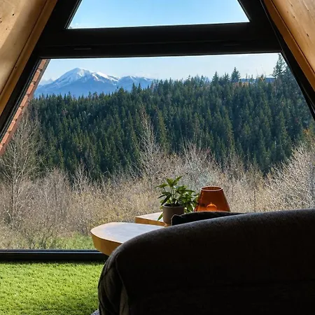 Holiday home A-frame з видом на говерлу і петрос, барбекю & терасою *